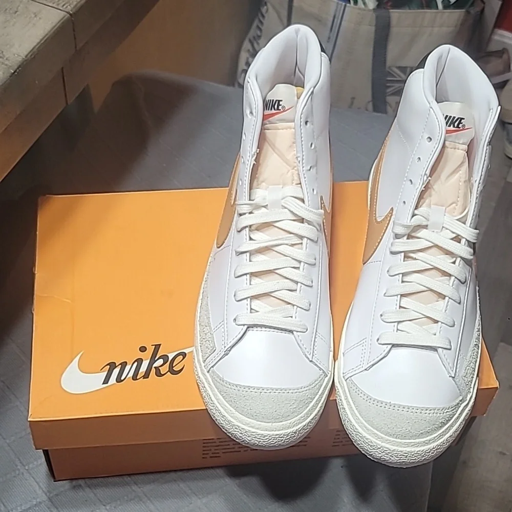 Nike step up